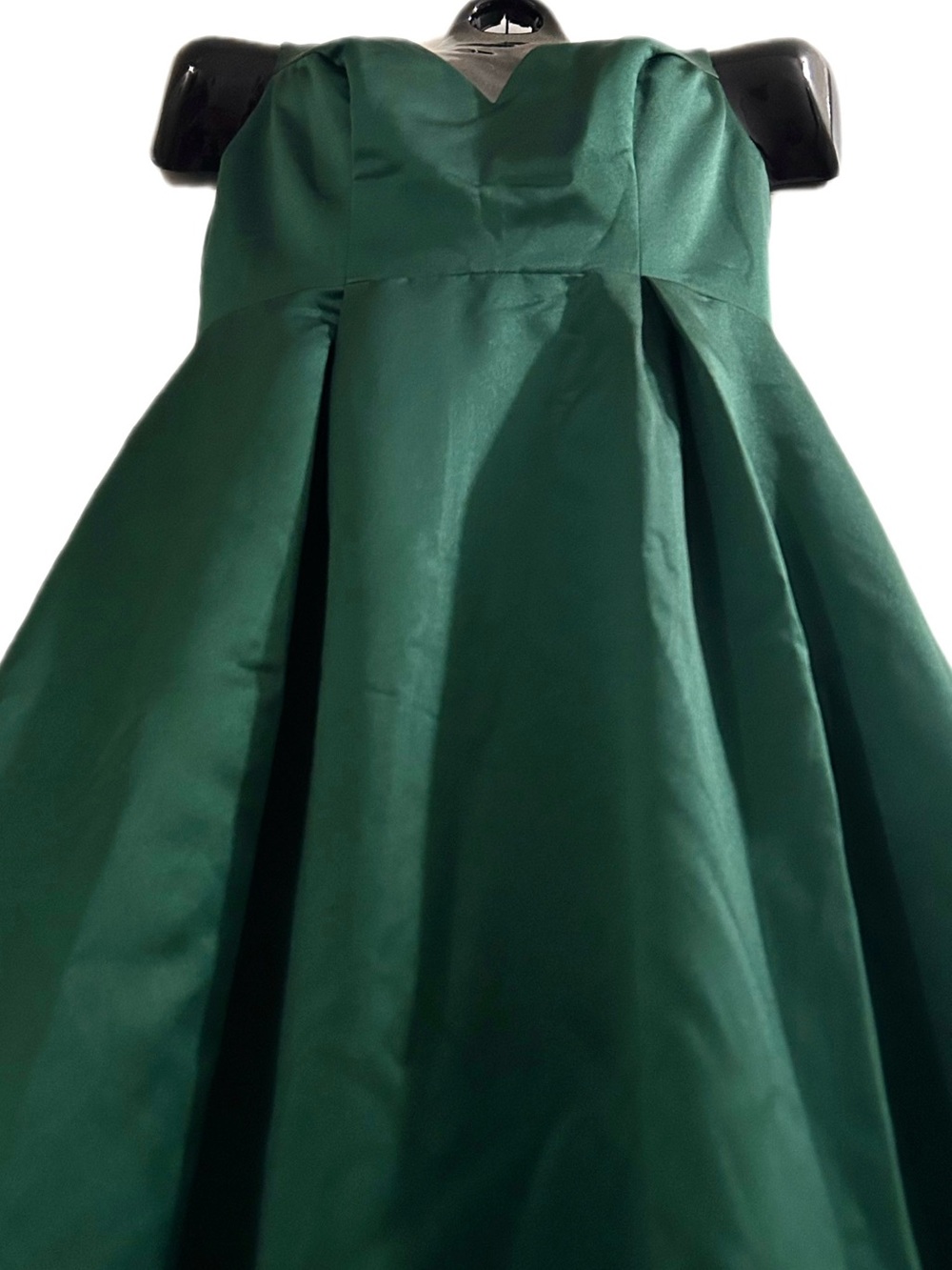 Emerald Green V-Neck Satin Evening Gown - Picture 9 of 17